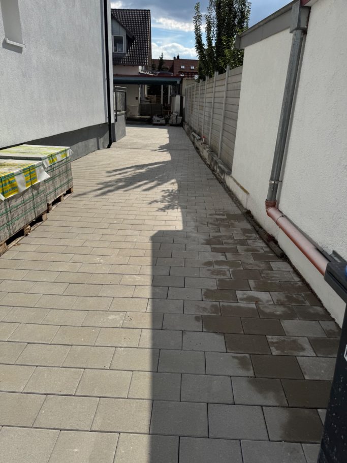 Gepflasterte Hofeinfahrt in Königsbrunn 
